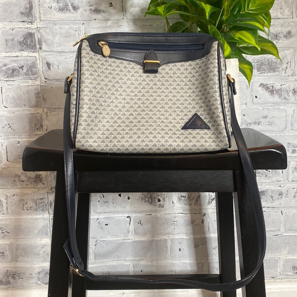 Vintage Liz Claiborne shoulder bag!